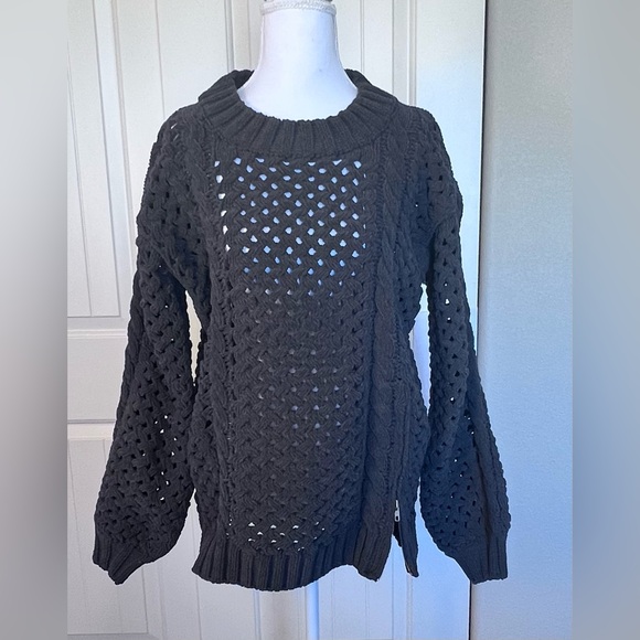 POL Chunky Open Weave Sweater
Gray Tone Zipper Fun Detail Sz Small Leather Tag - Picture 2 of 10